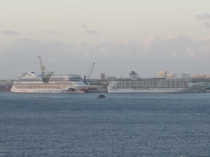 AIDAluna and The World