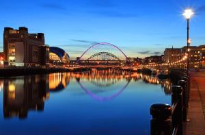 Newcastle Quayside showing, Millennium Bridge,Tyne Bridge, The Sage and The Baltic