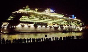 cruise-ship-night