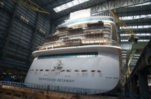 norwegian-getaway-ausdocken-meyer-werft