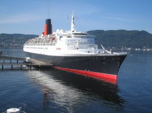 Queen_Elizabeth_2_QE2