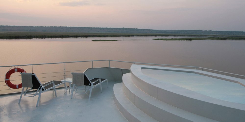 zambezi-queen-pool-deck