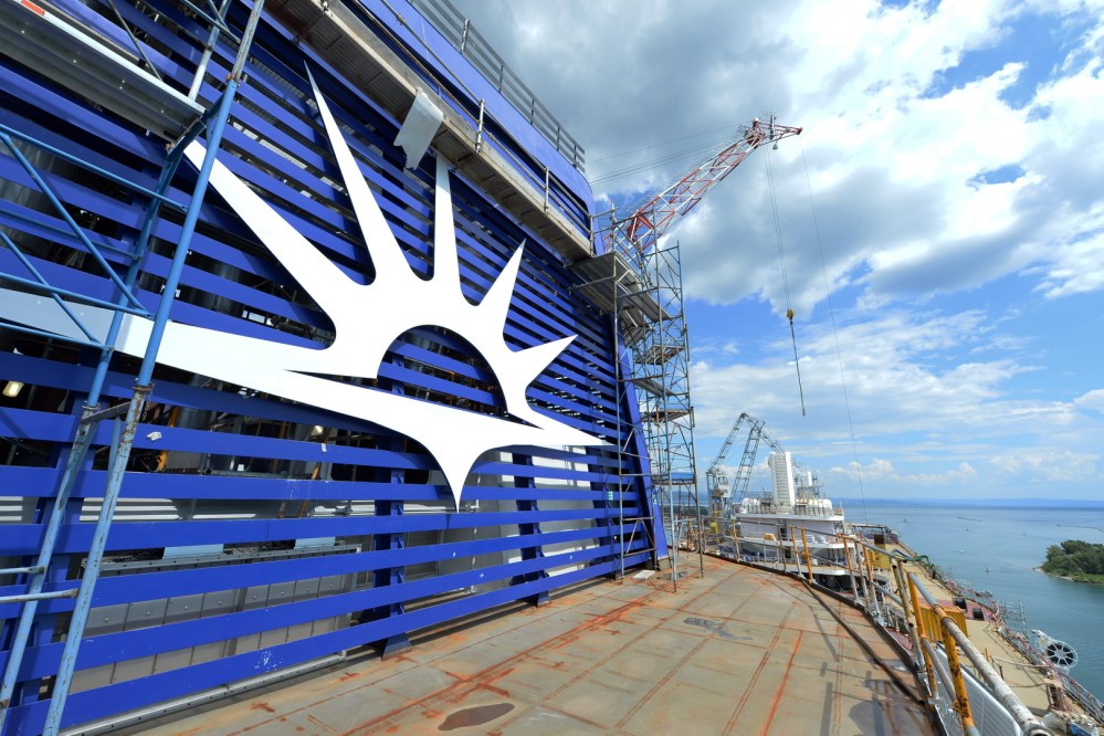 P&O Cruises Britannia Funnel