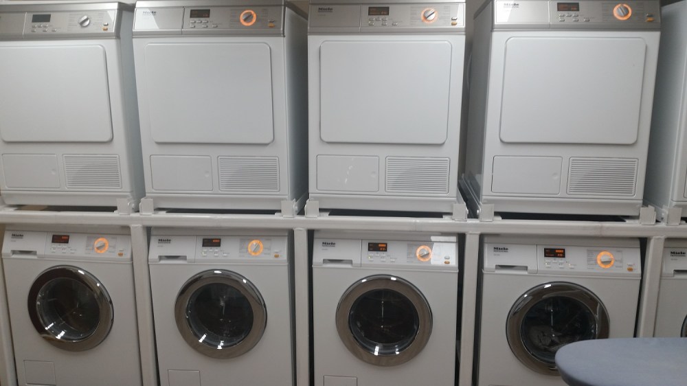 Saga-Sapphire-Laundrette