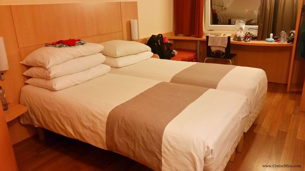 Ibis-Amsterdam-Central-stopera-Twin-Room