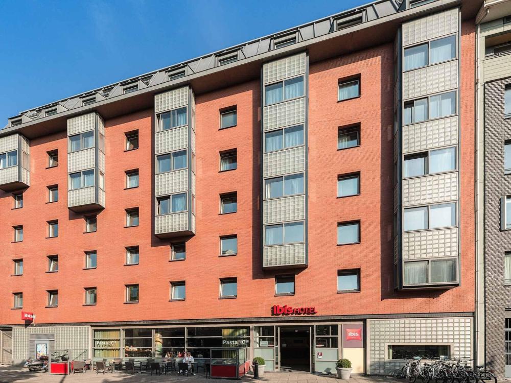 Ibis-Amsterdam-Central-stopera