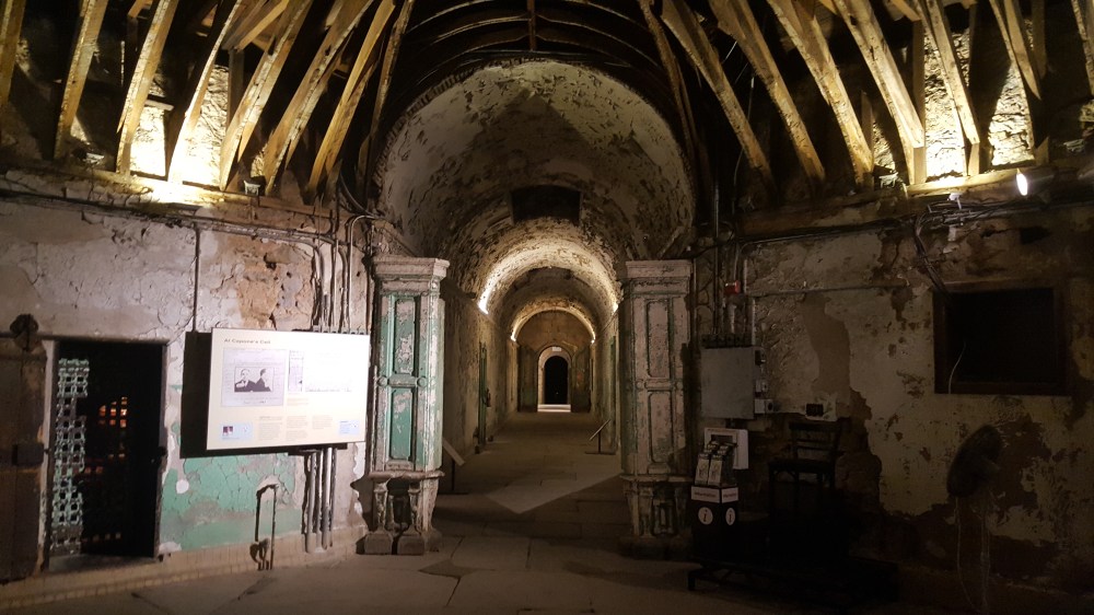 Outside-Al-Capones-Cell-ESP