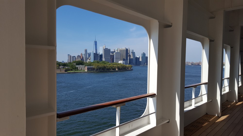 Manhattan-Queen-Mary-2