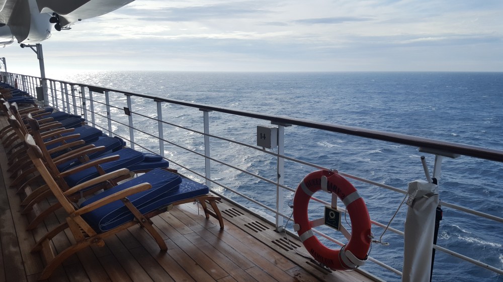 Promenade-Deck-Queen-Mary-2